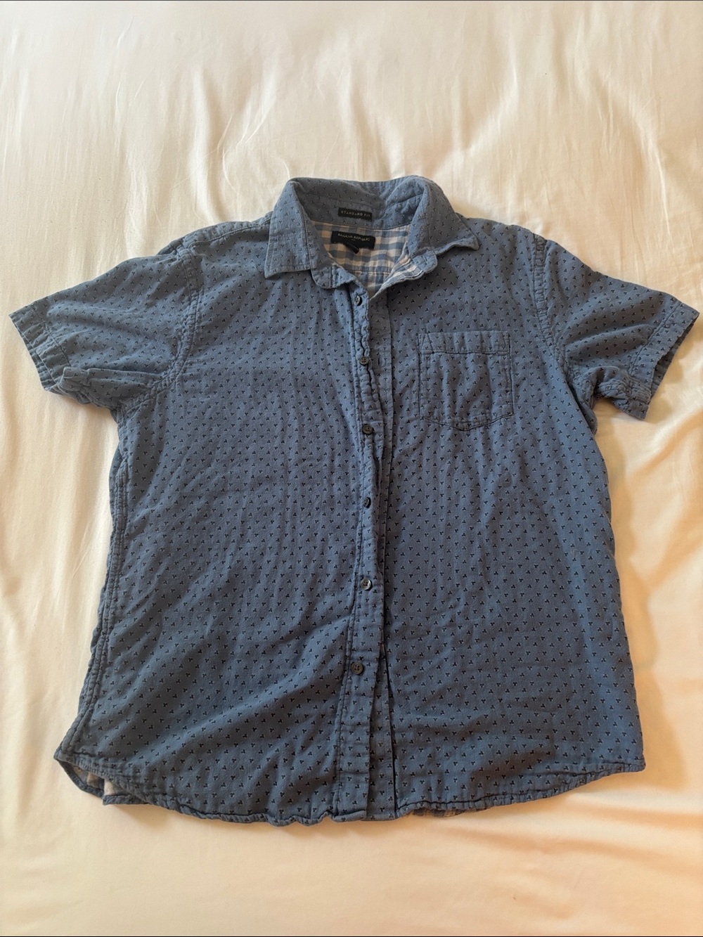 Banana Republic Short-Sleeve Blue Button-Down Shirt Men’s Large